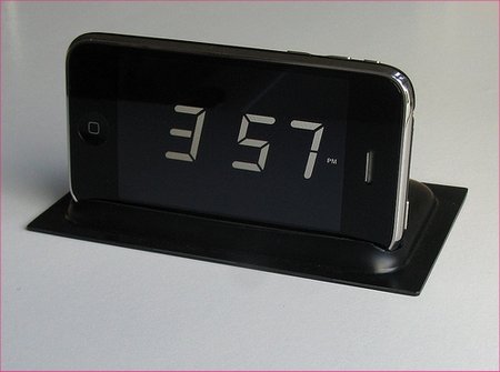 iphone-alarm-clock-packaging